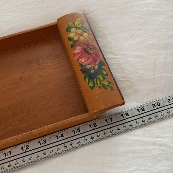 VINTAGE ROBINHOOD WARE Wooden Tray w/Handpainted Tole Flowers. - Picture 6 of 7